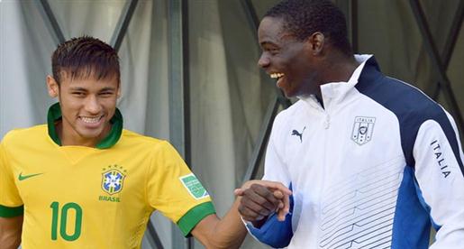 صيد القارات.."رقصة" نيمار ترد علي "كعب" بالوتيللي 